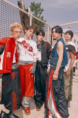 WayV (เวย์วี) เผยเสน่ห์ความมั่นใจและพลังอันเหนือชั้นในมินิอัลบั้มชุดที่ 7 "BIG BANDS" รวบรวมเพลงใหม่เวอร์ชันภาษาเกาหลีและจีน ทั้งหมด 6 เพลง